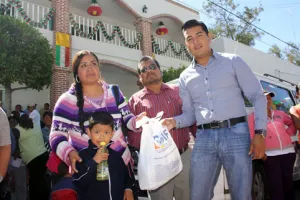 Camarillo encabeza entrega de despensas en Quecholac