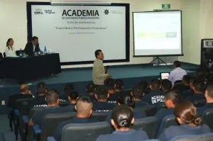 Facundo Rosas imparte ponencia a cadetes preventivos