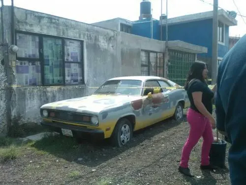 Hallan a un hombre muerto al interior de un automóvil en Lomas de Castillotla