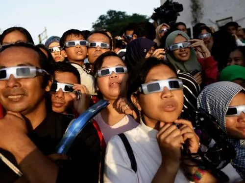 Agotan en EU lentes especiales para ver eclipse