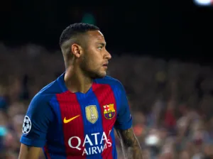 Neymar renueva contrato con Barcelona