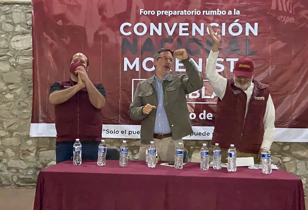 Necesario hacer valer los estatutos de Morena, pide Ackerman en Puebla