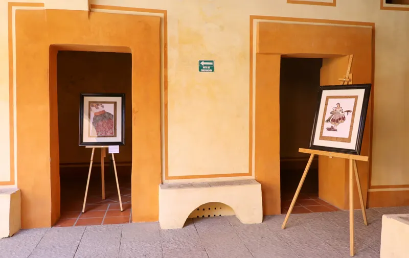 Secretaría de Arte y Cultura, expone trajes de Chinas de Puebla en distintas épocas