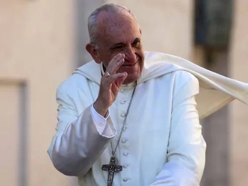 Acusan al papa Francisco de difundir herejías