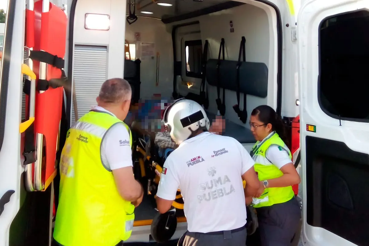 Con traslado aéreo de emergencia, Gobierno de Puebla salva paciente crítico desde Izúcar de Matamoros