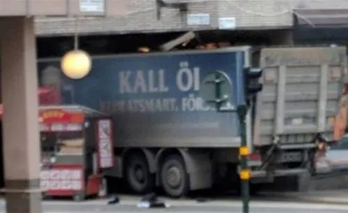 Se presume que atropello con camión en Estocolmo podría ser un atentado