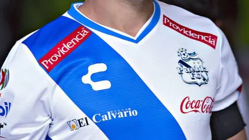 Los Chargoy ganan pleito legal a Henaine por nombre, colores y escudo del Puebla