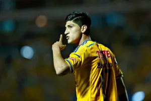 Revelan supuesto video íntimo de Alan Pulido y Vivian Cepeda