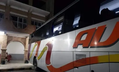 Chofer de autobús realiza maniobras y evitar asalto en la Tehuacán – Teotitlán