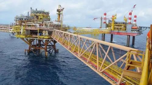 CRE multa a Pemex Logística por ocultar condiciones especiales a Tesoro