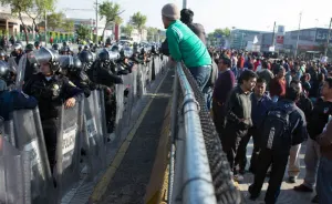 Policía agredido en marcha del 2 de octubre despierta del coma