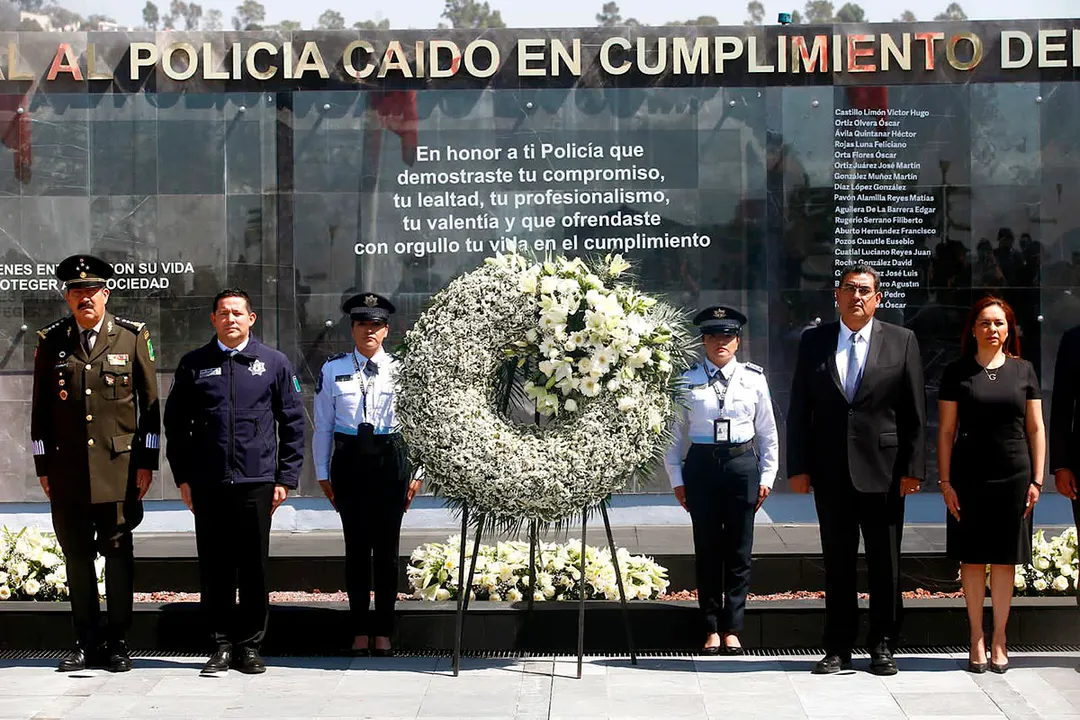 Cespedes Peregrina Homenaje Policias Caidos