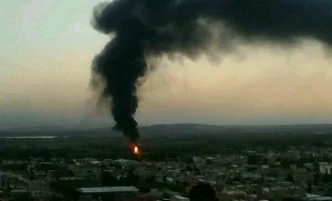 Toma clandestina provoca incendio en ducto de Pémex en Guanajuato