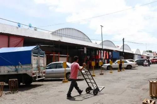 Ayuntamiento capacitará a locatarios de mercados para competir con centros comerciales