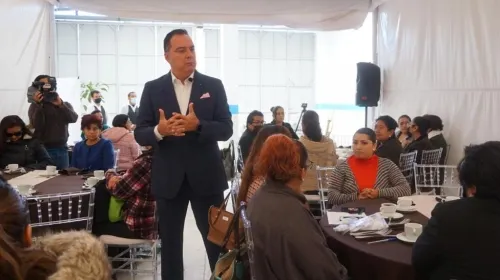 Las mujeres se caracterizan por salir adelante, aun en las peores situaciones: Rivera Santamaría