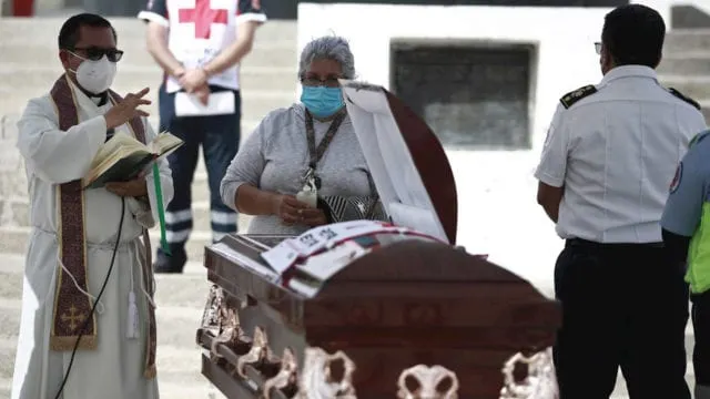 En México aumentan a 230 mil 424 muertes por covid-19