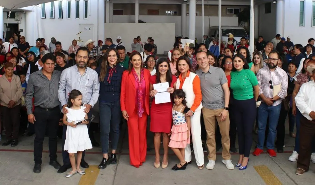 Karina Romero se registra como aspirante al Congreso Local del PRI