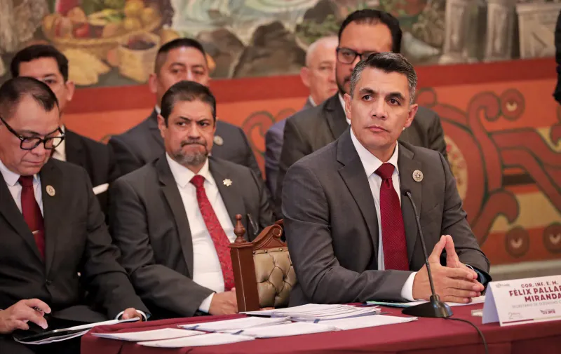 Dan de baja a 120 policías municipales de Puebla por irregularidades y corrupción