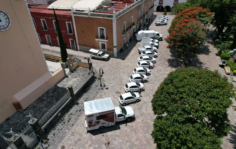 Ariadna Ayala entrega nuevo parque vehicular para mejorar servicios en Atlixco.