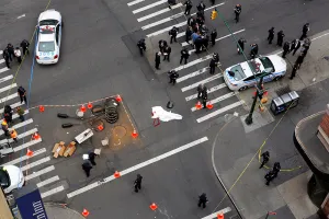 Policía de Nueva York mata a tiros a un individuo sospechoso en Manhattan