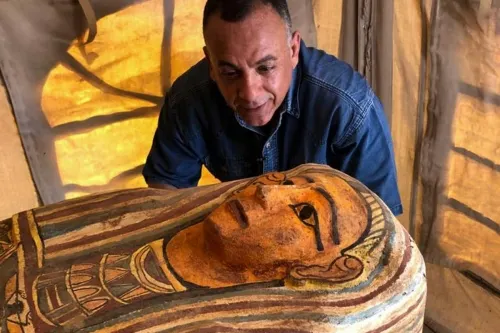 Hallan 14 sarcófagos de unos 2 mil 500 años de antigüedad
