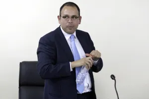Exhorta IEE a políticos y funcionarios respetar la veda electoral
