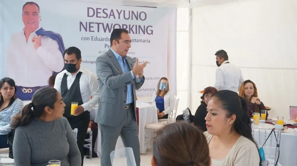 Eduardo Rivera Santamaría no cesa en la ayuda a las emprendedoras poblanas  