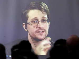 Rusia concede dos años más de asilo a Snowden