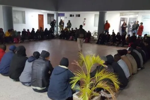 Hallan a 109 migrantes en un camión en Tamaulipas