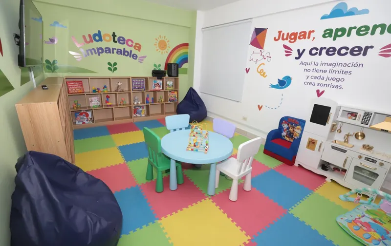 Ludoteca, sala de lactancia y espacios de atención psicológica para mujeres