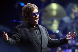 Elton John sale por la puerta grande en Viña del Mar