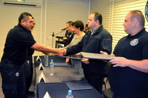 Almeida encabezó ceremonia de graduación de diplomado impartido al Cuerpo de Bomberos