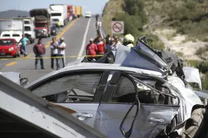 Se queda dormido y se estrella contra un tráiler