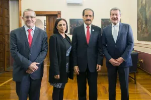 Entabla convenios la BUAP con Santander y Universia