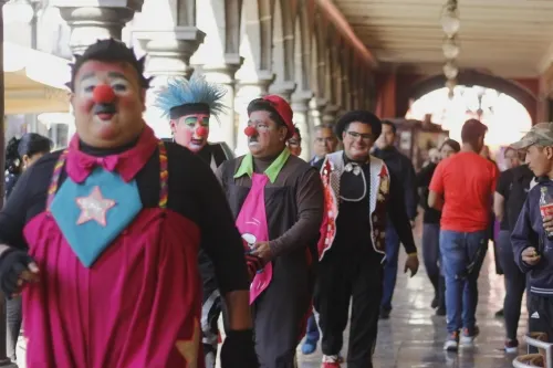 Gobernación municipal detectó que payasos cobraban por show y mercancía