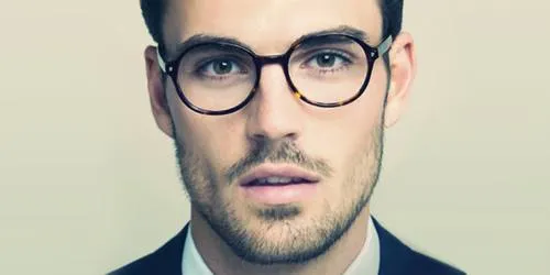 #MartesDeChicos Pruebas de que los chicos que usan lentes son mil vece más sexies