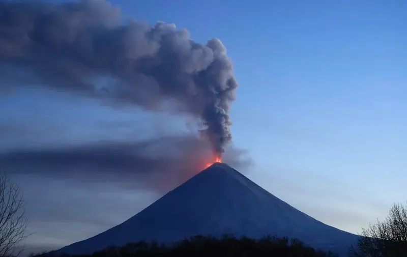 El volcán Krasheninnikov entra en erupción tras más de cuatro siglos de inactividad en Kamchatka