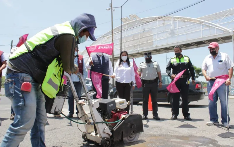 Instalan semáforos en Atlixco