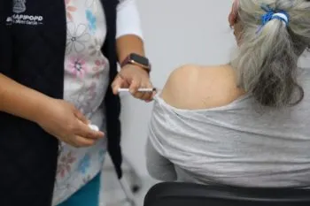 Recibe SMDIF Puebla donativo de 20 mil jeringas de insulina para pacientes diabéticos