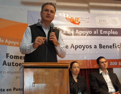 Entregan equipos, maquinaria y facturas a beneficiarios del Subprograma Fomento al Autoempleo