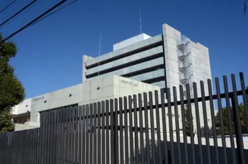 Doger Guerrero evitar hablar de la compra del Hospital CIMA para convertirlo en San Alejandro