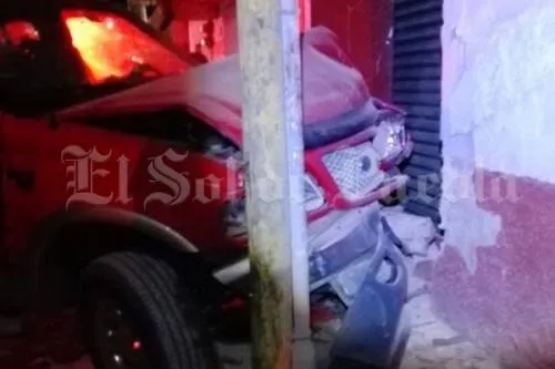 Se estrella en vivienda en Zinacatepec