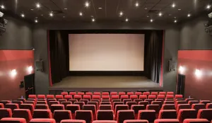 Golpean a familia en Cinemex Plaza Milenium y la policía no se aparece