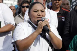 Pide UNT crear frente de empleados para defender derechos