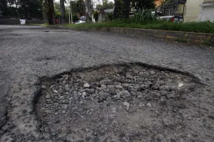 Vecinos de la 15 Norte piden a la Comuna relaminar calle por presencia de baches