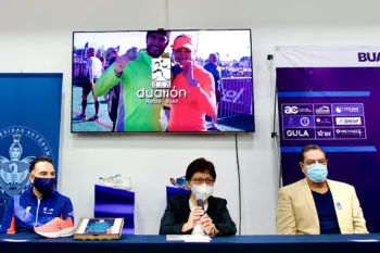 Presentan playera y medalla conmemorativa del Duatlón BUAP Mistertennis Puebla 2023