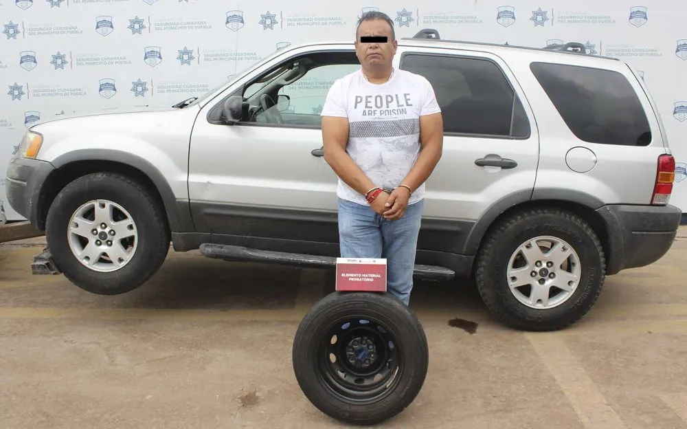 Policía municipal detuvo a hombre por robo a interior de vehículo