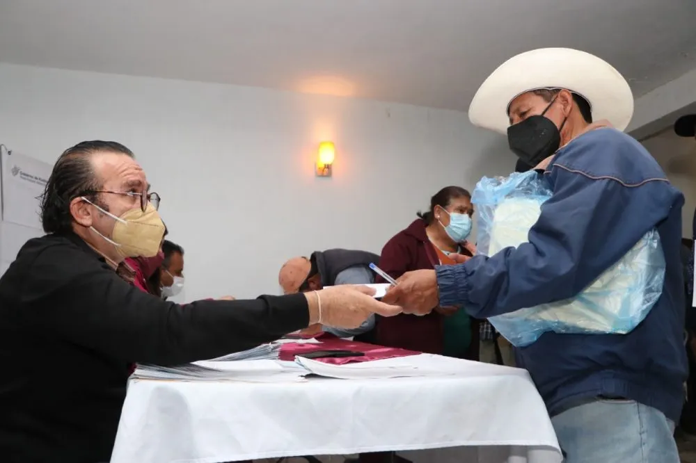 SDR entrega apoyos