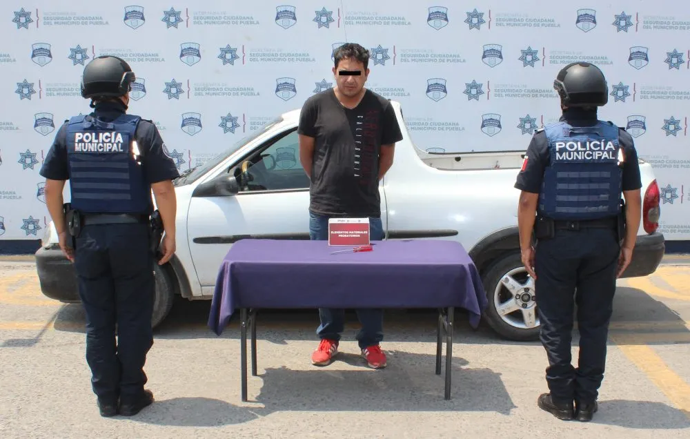 Oportunamente, recuperó policía municipal de Puebla una camioneta robada; un hombre fue detenido
