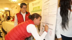 Arely Ávila firma Ley General de la Adolescencia y la Juventud